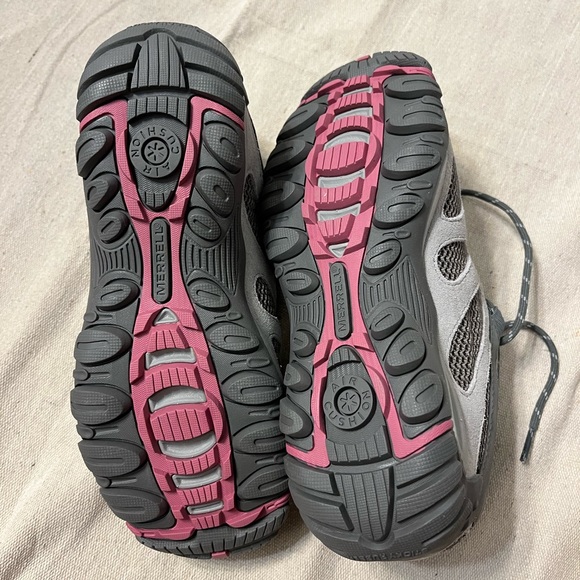 BRAND NEW merrell waterproof hiking shoes - Picture 6 of 6